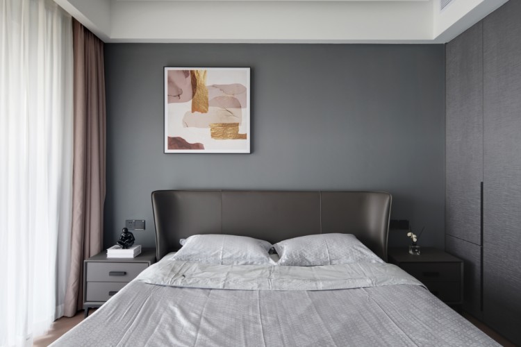 意式別墅臥室裝修效果圖