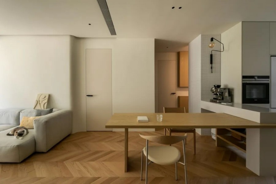 現(xiàn)代原木分風(fēng)三居室餐廳裝修效果圖