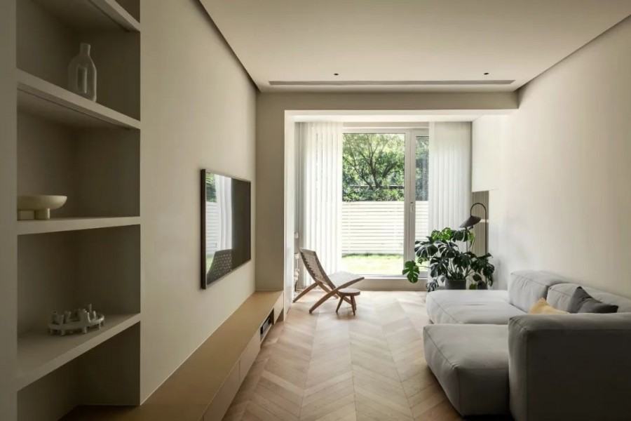 現(xiàn)代原木分風(fēng)三居室裝修效果圖