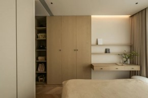 現(xiàn)代原木分風(fēng)三居室臥室裝修效果圖