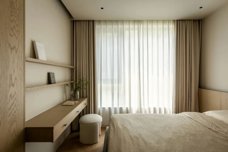 現(xiàn)代原木分風(fēng)三居室臥室裝修效果圖