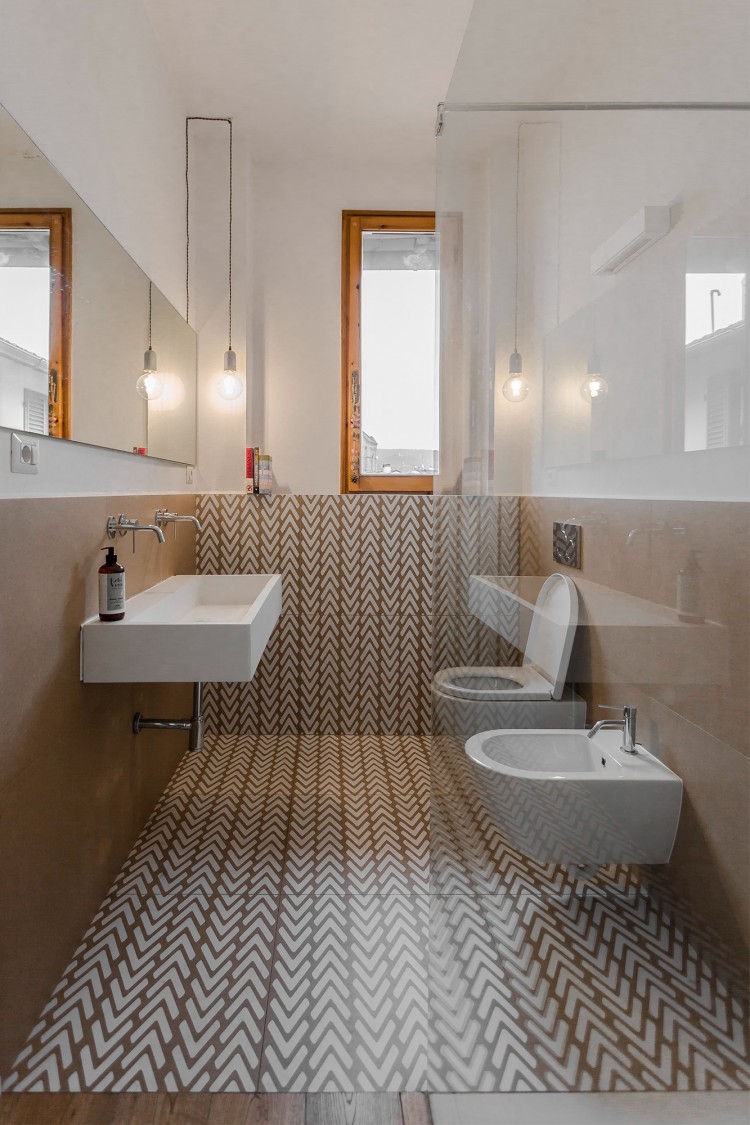 原木風(fēng)小戶型衛(wèi)生間裝修效果圖