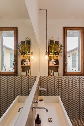 原木風(fēng)小戶型衛(wèi)生間裝修效果圖