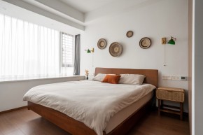 原木風(fēng)三居室臥室裝修效果圖