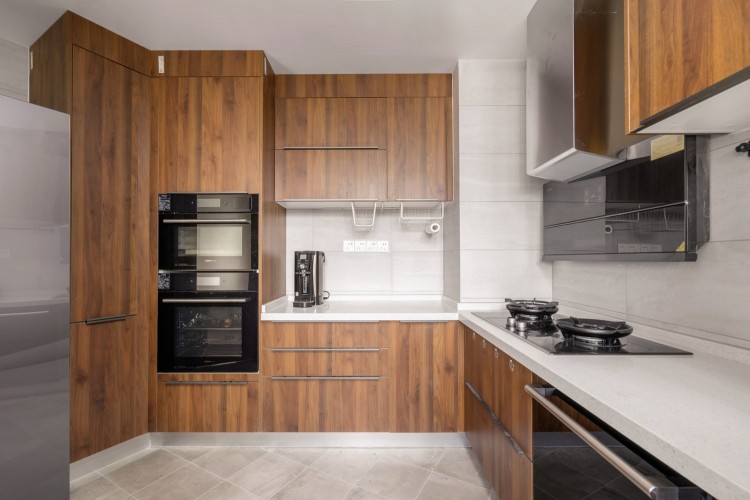 原木風(fēng)三居室廚房裝修效果圖