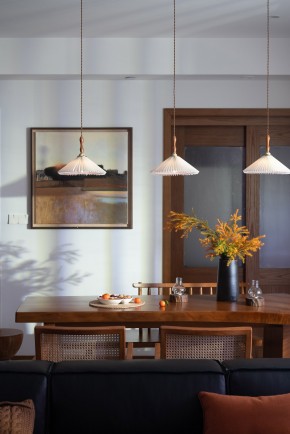 原木風(fēng)三居室餐廳裝修效果圖