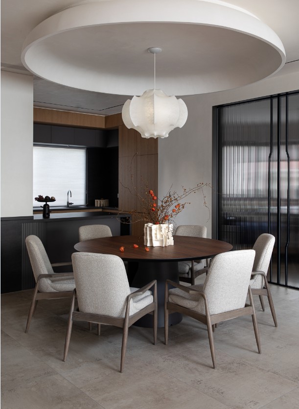 原木風(fēng)別墅餐廳裝修效果圖