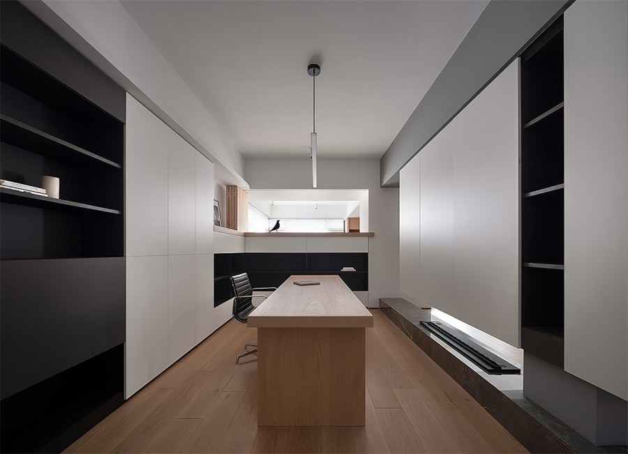 原木風(fēng)三居室裝修書(shū)房效果圖