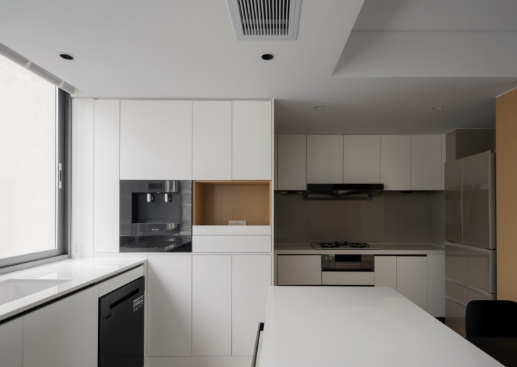 現(xiàn)代簡(jiǎn)約三居室廚房裝修效果圖