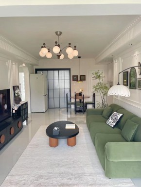 輕法式兩居室客廳裝修效果圖