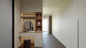 原木風三居室衣帽間裝修效果圖